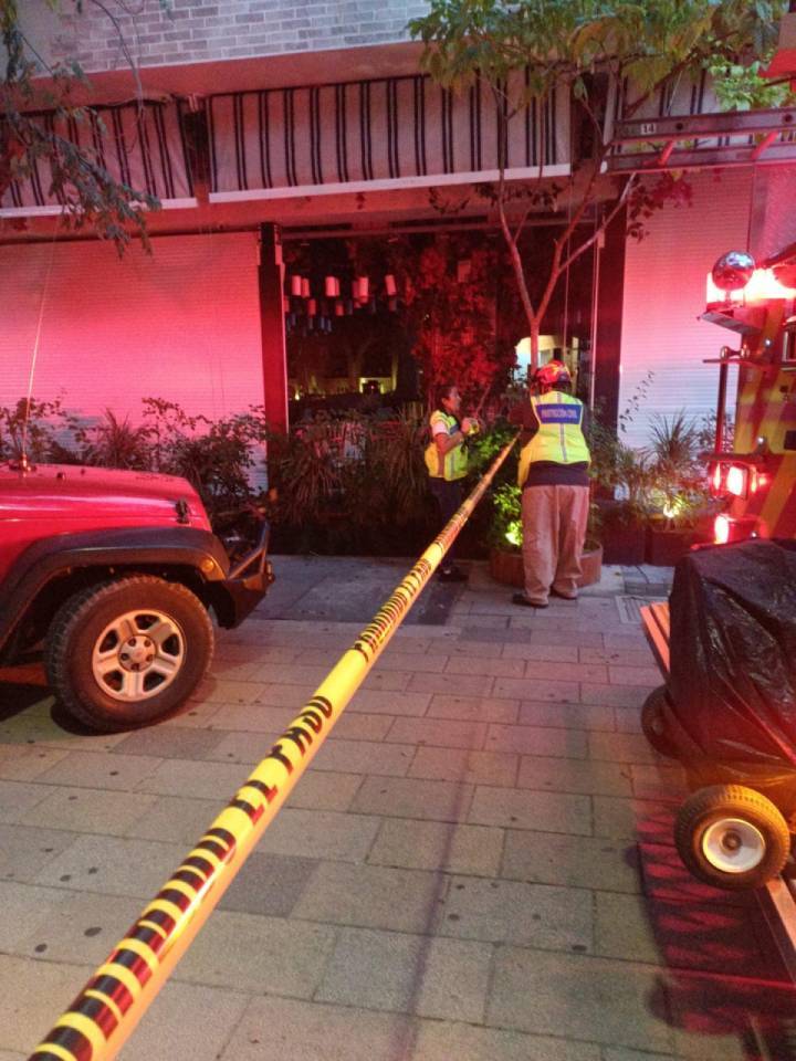 Bomberos y Proteccion Civil Controlan Incendio en la Quinta Avenida 1