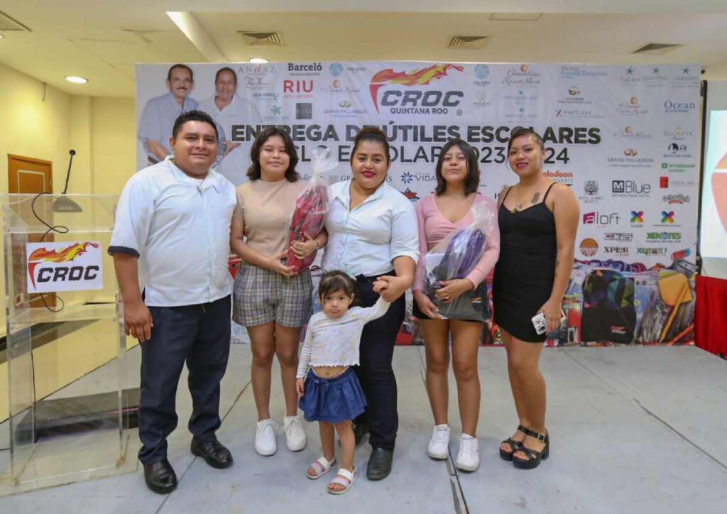 CROC Impacta en la Educacion de Quintana Roo Distribuye 40300 Paquetes Escolares en Solidaridad 1