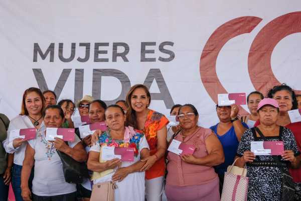 Campana Mujer es Vida Mara Lezama entrega tarjetas de apoyo en Quintana Roo 2