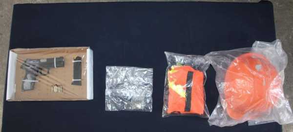Canino descubre un arma de fuego y narcóticos en una obra en construcción 2 Canino descubre un arma de fuego y narcoticos en una obra en construccion 2