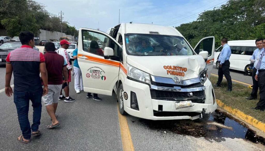 Choque de Transporte Público en Carretera Federal 307, Playa del Carmen: Mujer Herida