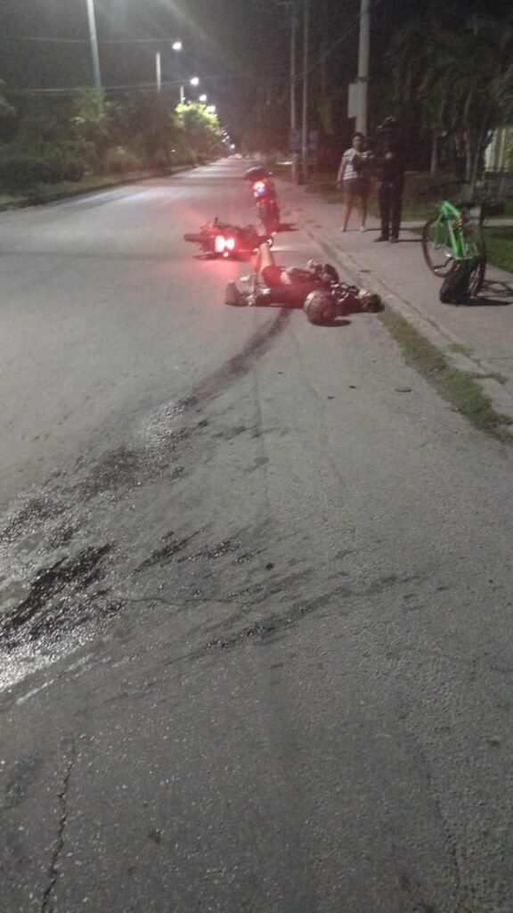 Choque en Chetumal: Camioneta Blanca Provoca Colisión con Motociclistas