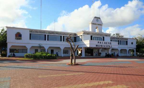 Comienzan obras de remodelacion en Plaza 28 de Julio en Solidaridad para celebrar aniversario del municipio 2