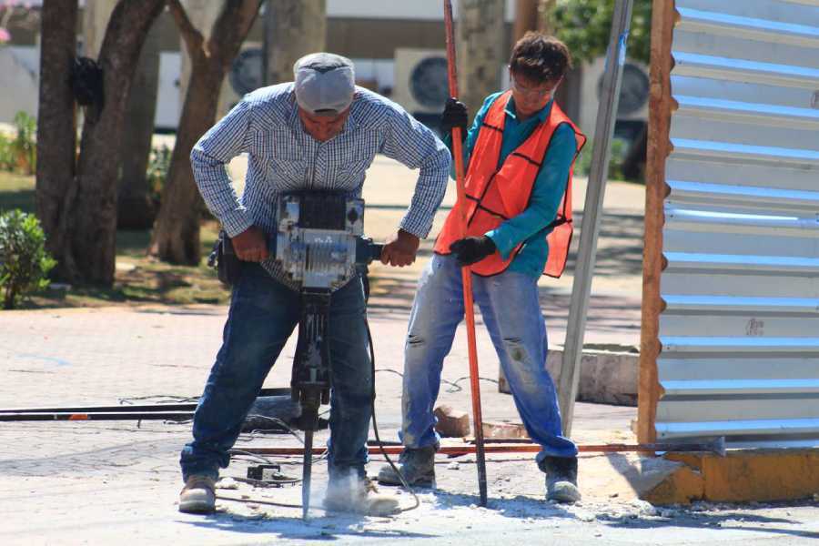 Comienzan obras de remodelación en Plaza 28 de Julio en Solidaridad para celebrar aniversario del municipio