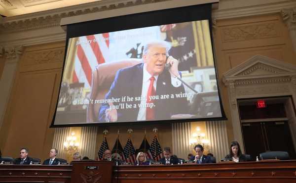 Comité que investiga un asalto al Capitolio de EE. UU en 2021 ha recomendado que se presenten cargos contra Donald Trump