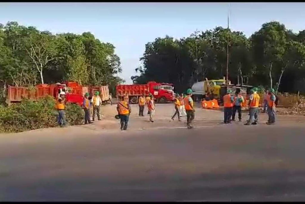 Conductores de volquetes inician paro laboral en obras del Tramo 6 del Tren Maya debido a problemas de pago