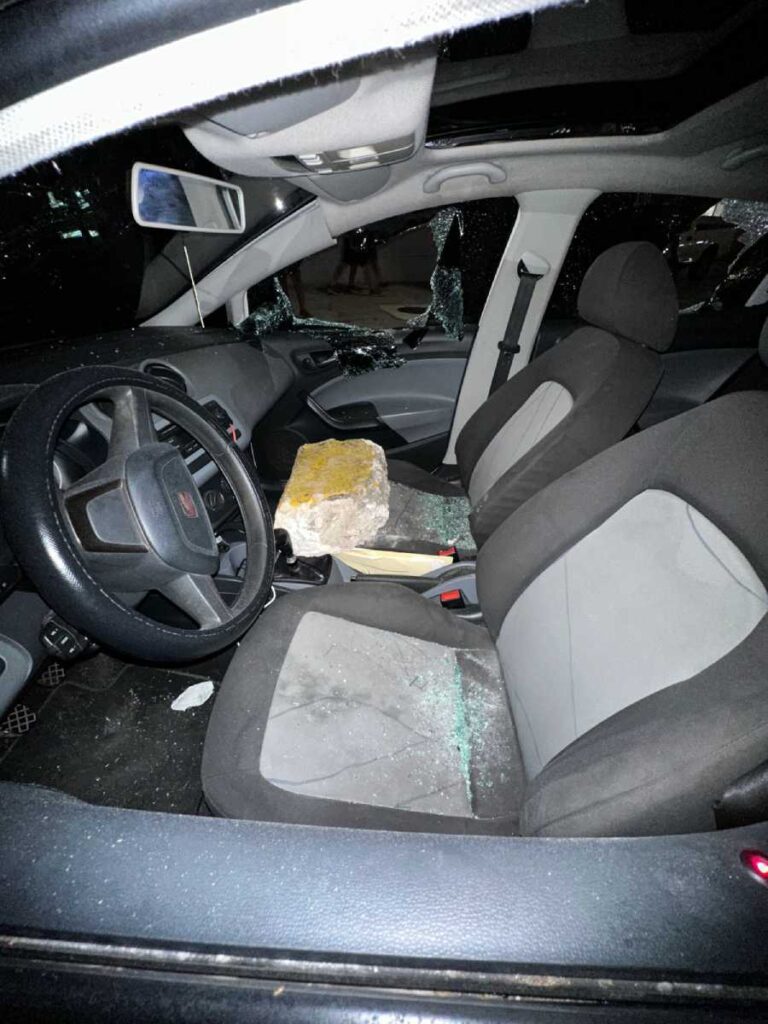 Confrontacion entre conductores en Cancun deja un vehiculo con los vidrios destrozados 1