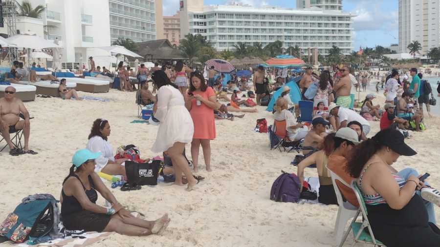 Consumo de tabaco persiste en playas de Cancún a pesar de la Ley Antitabaco