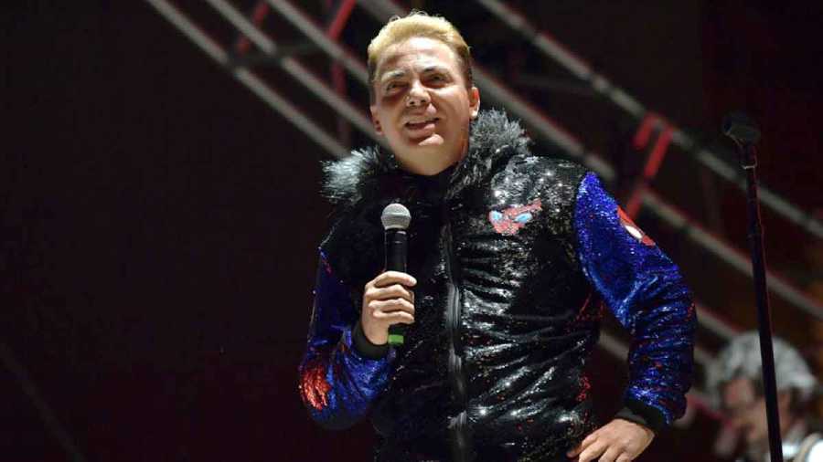 Cristian Castro sorprende a su audiencia con apariencia física distinta durante presentación en Cancún