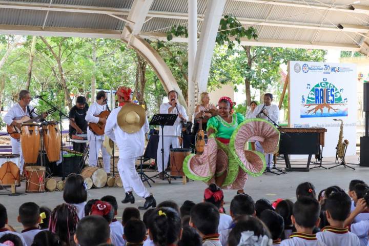 Cultivando el Talento Artístico y la Herencia Cultural con Éxito: "Raíces" Programa Destacado