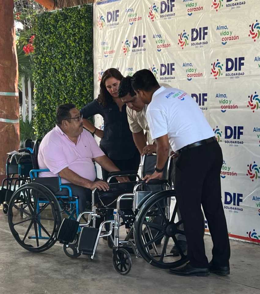 DIF Solidaridad brinda asistencia social a quienes mas lo necesitan con entrega de sillas de ruedas 2