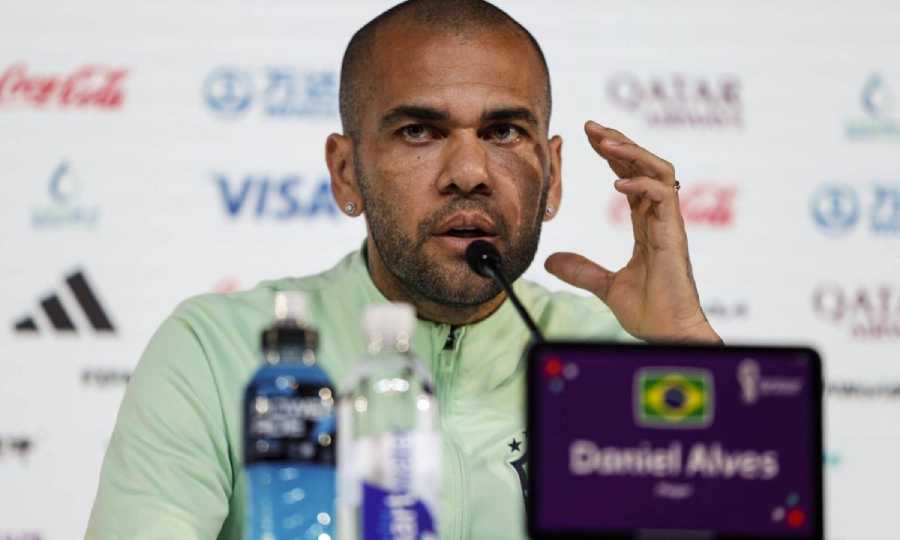 Dani Alves reconoce haber tenido sexo consensuado con mujer que lo acusó de violación