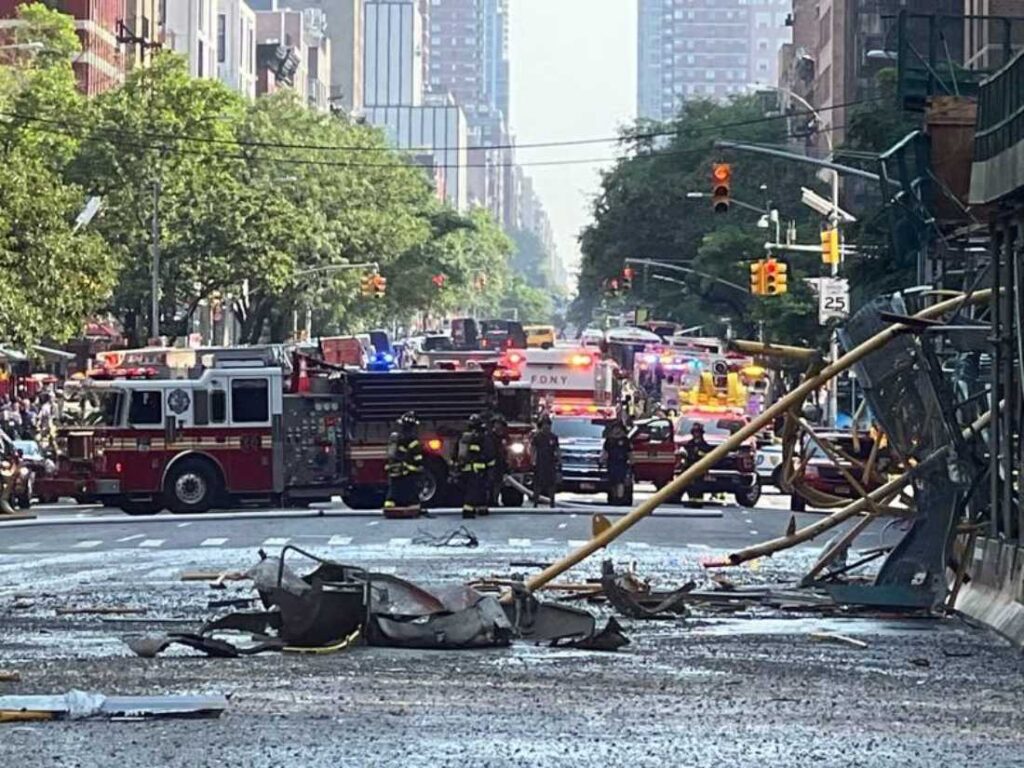 Desastre en Nueva York: Colapso de Grúa Deja Cuatro Personas Heridas