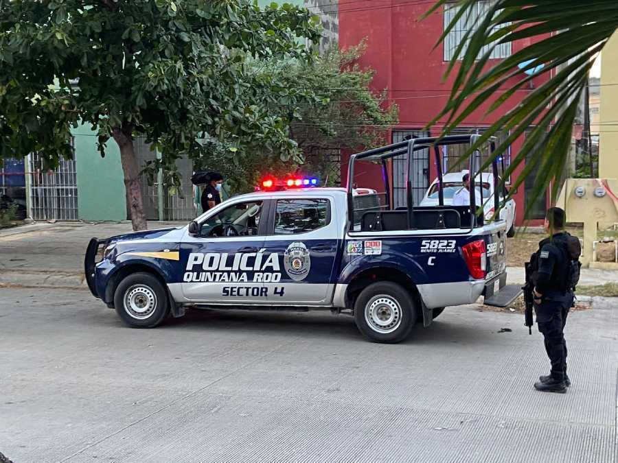 Desconocidos matan a hombre a bordo de un taxi en Cancún