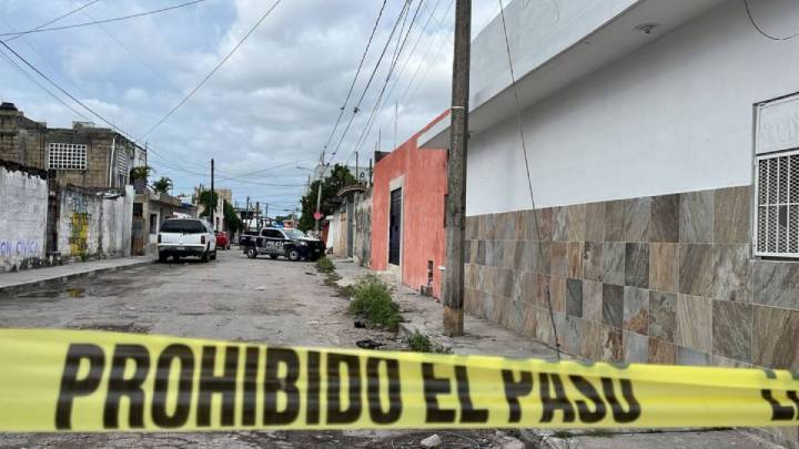 Descubren cuerpo desmembrado y embolsado en las proximidades de la SM 65, frente al antiguo Hospital General de Cancún