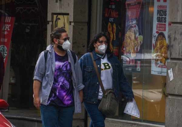 Eliminan el uso obligatorio de usar mascarilla en espacios cerrados