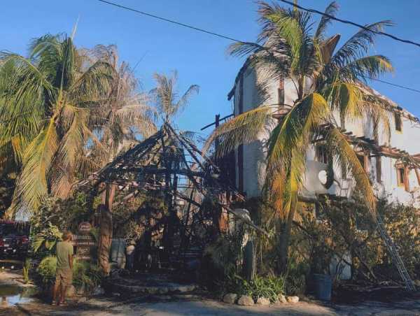 En Holbox se incendiaron dos hoteles 2