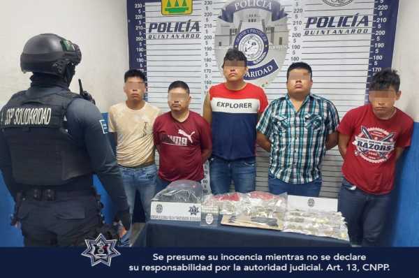 En Playa del Carmen son detenidas cinco personas con droga y un arma