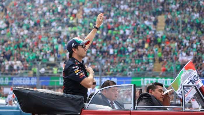 En el Gran Premio de México, CHECO PÉREZ quedó en tercer lugar y VERSTAPPEN ocupó el primer lugar