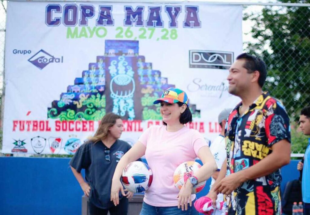 Estefanía Mercado inaugura la XVI Copa Maya de fútbol femenil en un emotivo acto