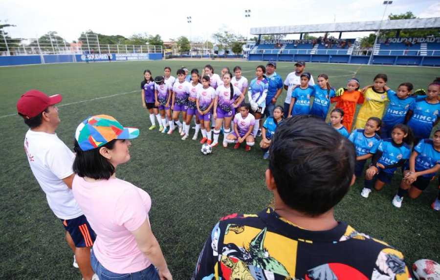 Estefania Mercado inaugura la XVI Copa Maya de futbol femenil en un emotivo acto 2