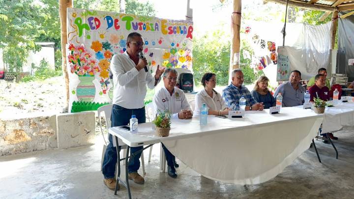 Exitosa Conclusión de Tutoría Regional del CONAFE en Playa del Carmen