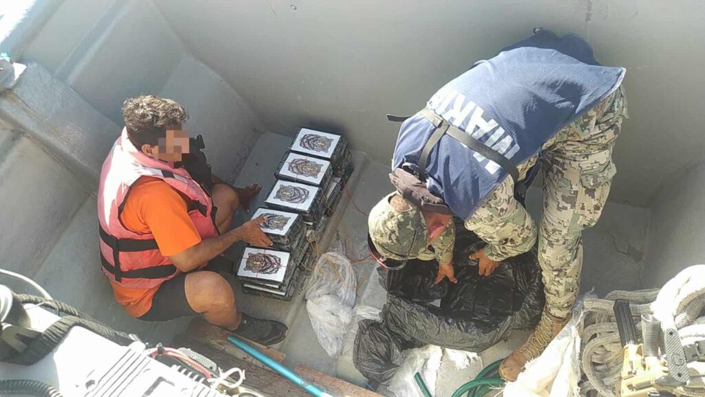 Exitosa Operación Naval Descubre Sustancia Ilícita Cerca de Akumal, Quintana Roo