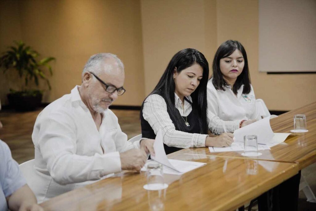 FIRMA INSTITUTO DE LA MUJER DE PUERTO MORELOS CONVENIO DE COLABORACIÓN CON EL HOTEL OCEAN CORAL & TURQUESA