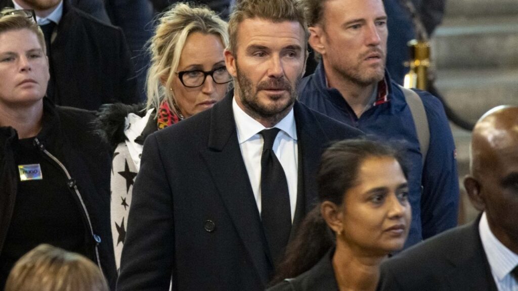 FOTOS |  David Beckham se formó más de 12 horas para despedir a la reina Isabel II