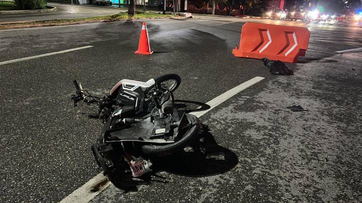 Fatídico Accidente en Cancún: Motociclista Pierde la Vida Tras Colisión con Camioneta