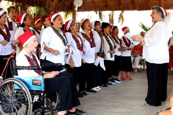 Festeja DIF Solidaridad Posada navidena para Mayores 1