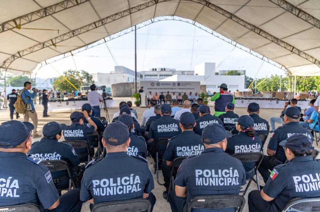 Fortaleciendo a los Heroes de la Comunidad Lili Campos Mejora las Condiciones para los Policias 2