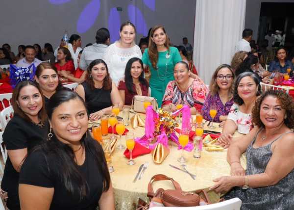 Gobernadora Mara Lezama celebra Posada Navidena con colaboradores de la familia DIF Quintana Roo 1