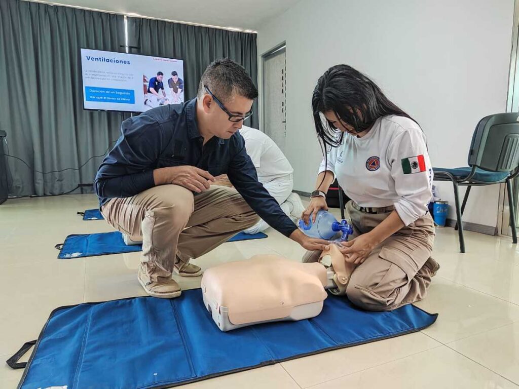 Gobierno de Solidaridad impulsa capacitación en reanimación cardiopulmonar para personal médico