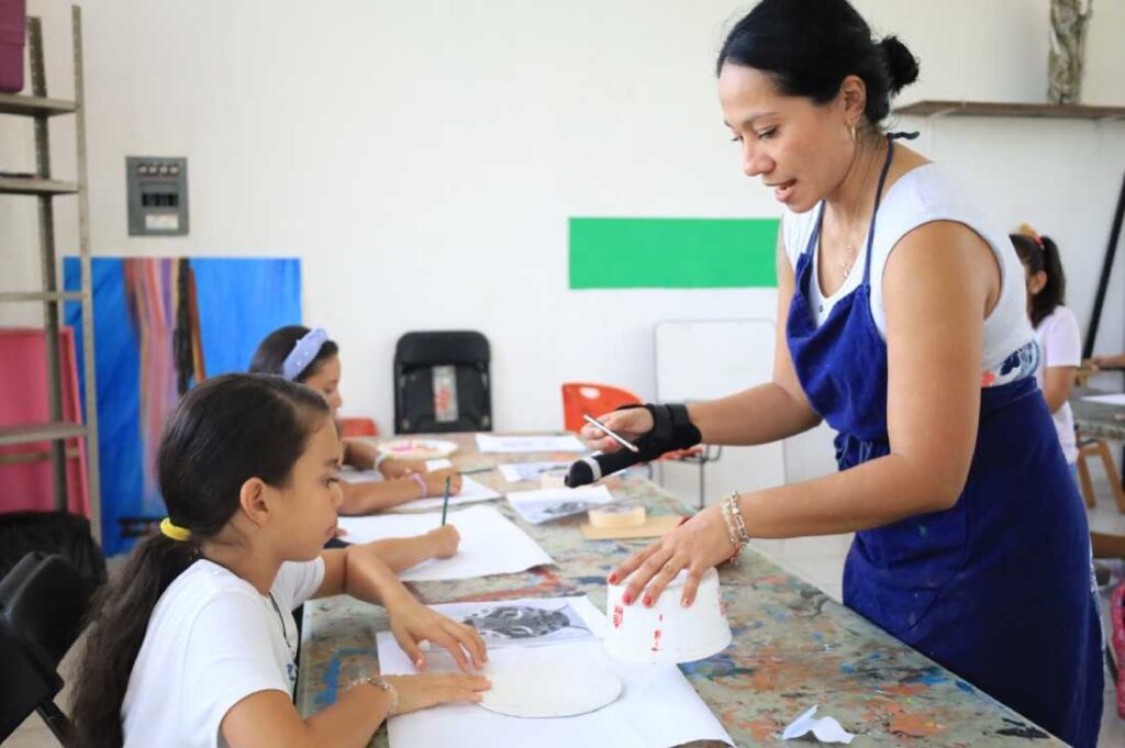 Gobierno lanza convocatoria para profesores innovadores en el curso de verano Chéejil Páalal
