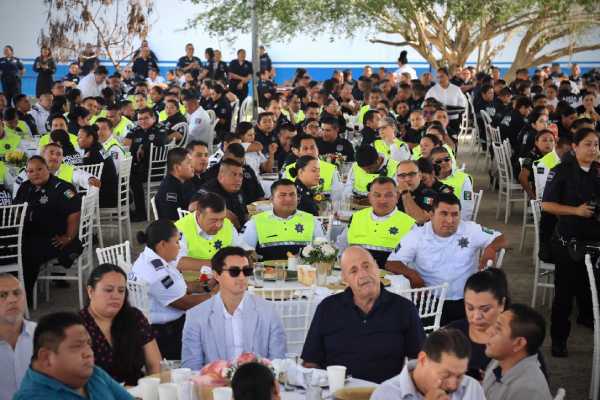 Gobierno reconoce trabajo de policias de Solidaridad 5