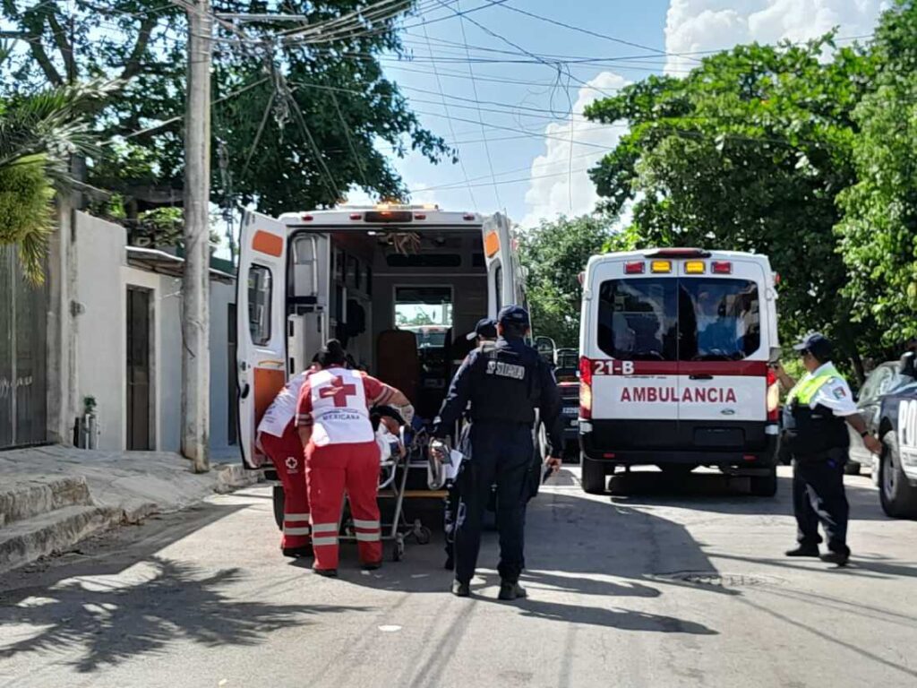 Grave conflicto entre turistas extranjeras en Playa del Carmen culmina en lesiones y caída desde tercer piso