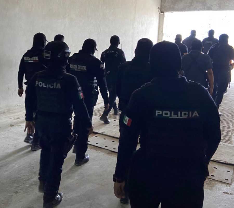 Grupo armado intimida a trabajadores de construccion en Puerto Cancun 2
