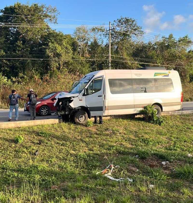 Hombre pierde brazo en accidente automovilístico en carretera