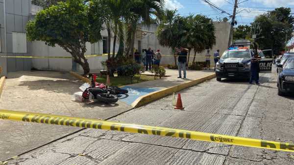 Hombre se salva de ser baleado en violento asalto frente a clinica en Cancun 1
