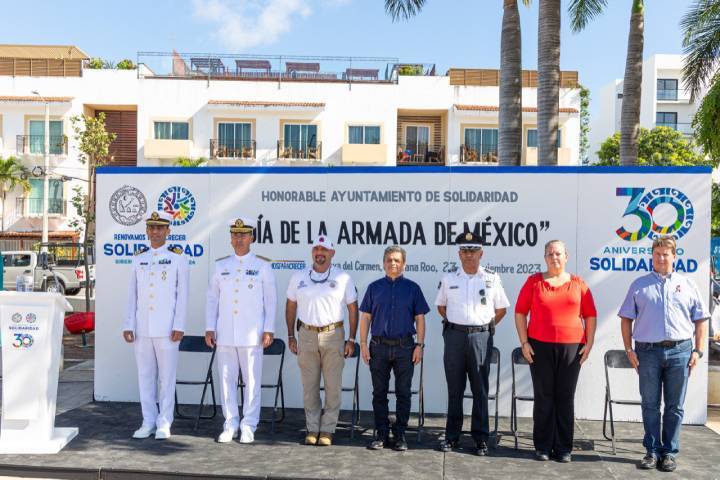 Homenaje a la Armada Mexicana en Playa del Carmen