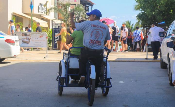 Honrando la Contribucion de los Tricicleros en Playa del Carmen 1