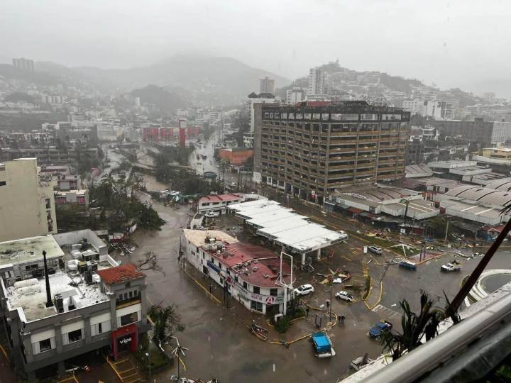 Huracán Otis Categoría 5 Paraliza Acapulco y Genera Caos