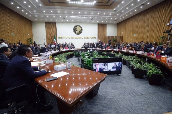 INE Reduce Plazos de Precampañas Federales para Alinear con Dictamen Judicial