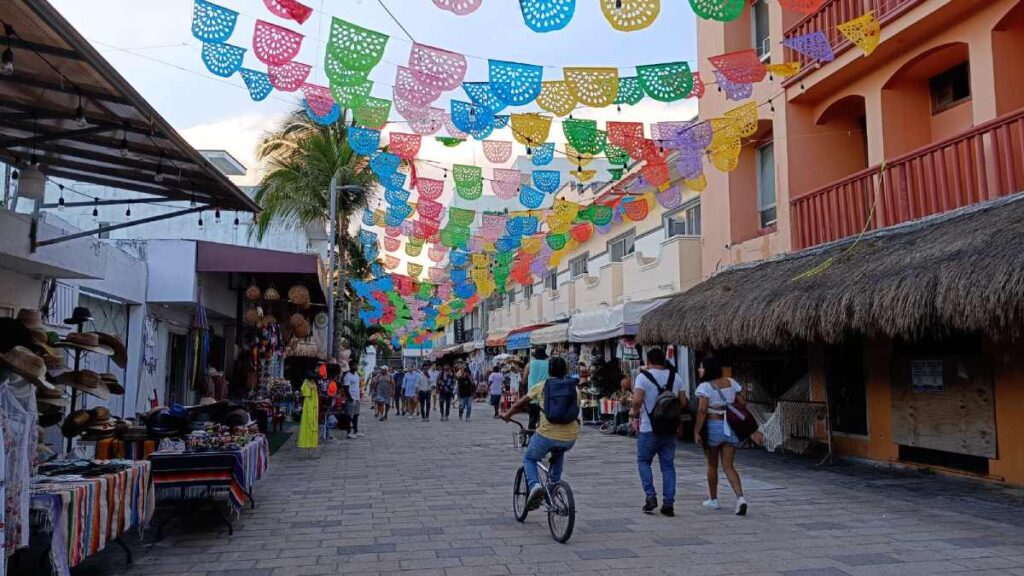 Impulsados por el turismo, los comercios de la Quinta Avenida experimentan un aumento en las ventas