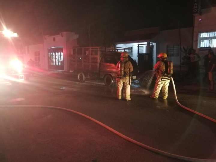 Incendio de Camioneta en Chetumal en la Madrugada