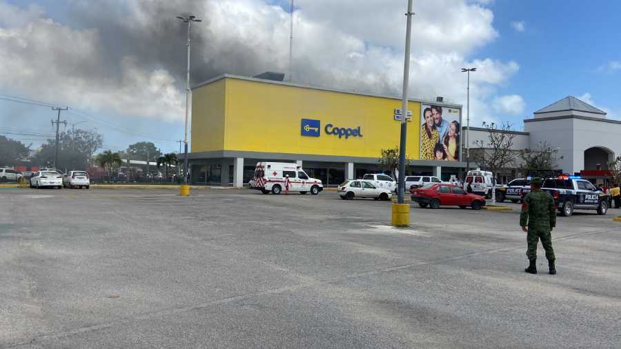 Incendio en la tienda Coppel de la Región 512 de Cancún provoca evacuaciones