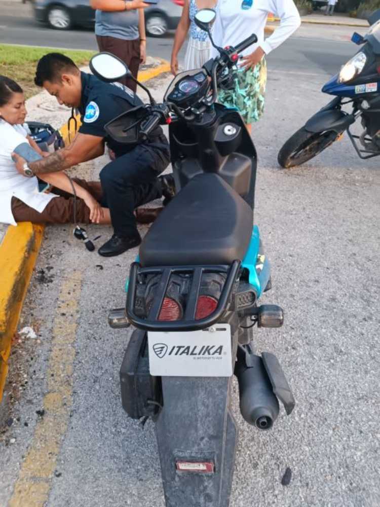 Incidente en Cancun Camion a punto de aplastar a dos mujeres en motocicleta en la Zona Hotelera 1