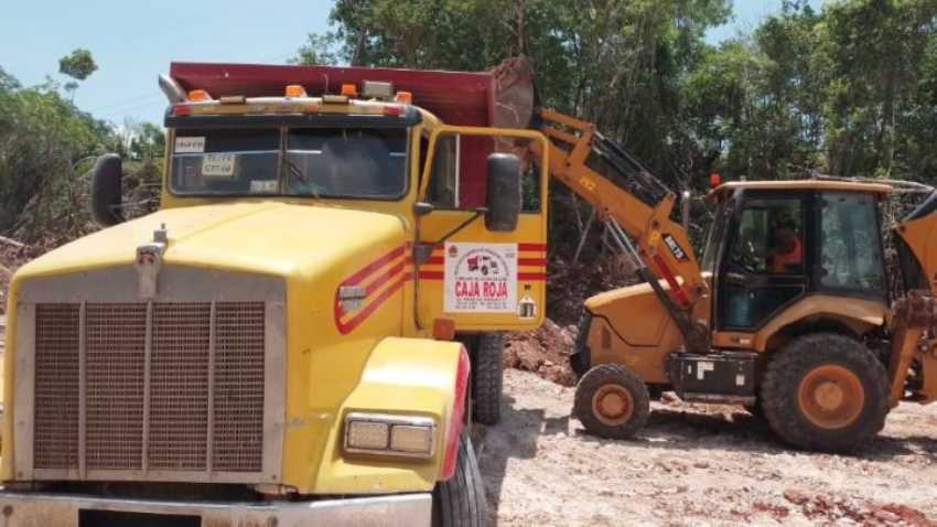 Incorporacion de camiones caneros para agilizar construccion del Tren Maya en el Sur de Quintana Roo 2