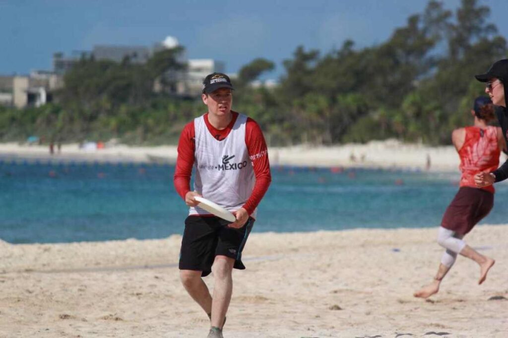 Intensos Entrenamientos de la Seleccion Mexicana de Frisbee en las Playas de Solidaridad 1